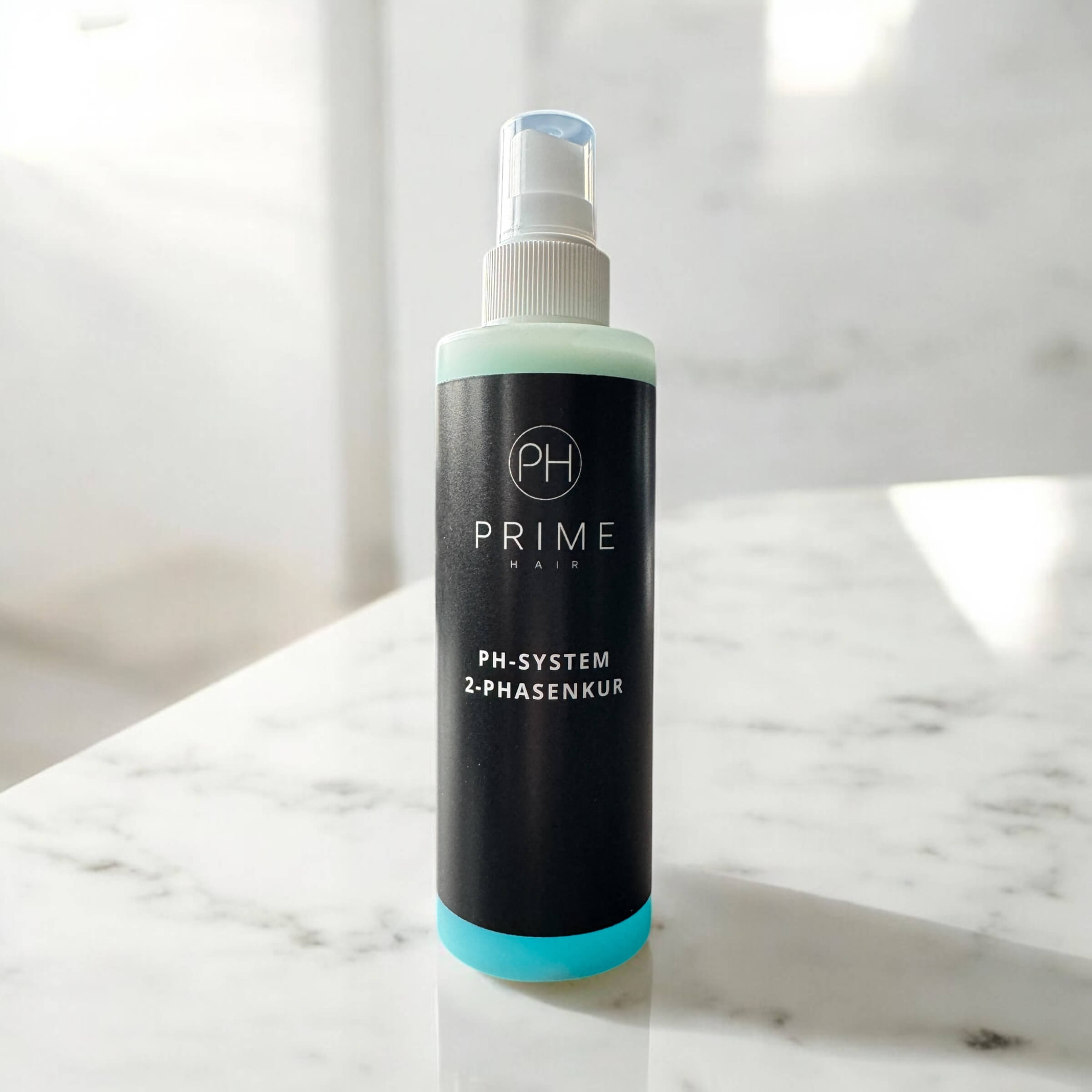 Transparente Sprühflasche  Blauer Inhalt